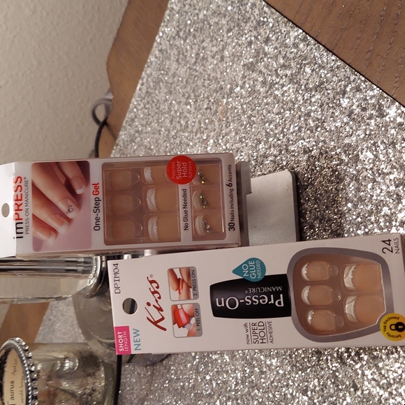 Press on french manicures - Picture 2 of 3